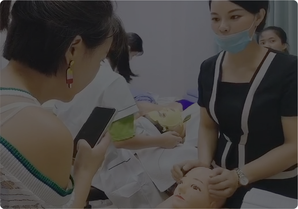 红妆学校美容班培训课堂