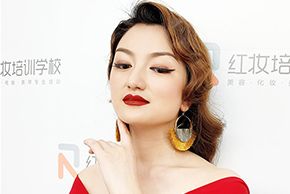 妩媚性感的时尚晚礼妆这样打造，女人味十足