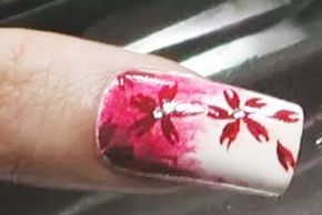 海口红妆学校美甲培训：如何制作彩绘花卉美甲