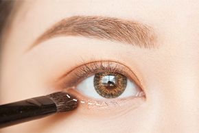 红妆学校美容培训：消除眼睛浮肿的方法