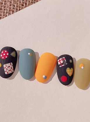红妆学校秋冬美甲作品，耐看还显手白