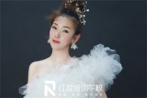 90后学新娘妆有优势吗？海口到哪里学化妆比较好？