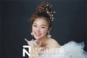 海口哪家学校教新娘妆好？