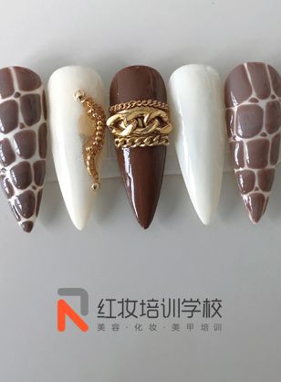 海口哪里有专业美甲学校？学美甲好就业吗？