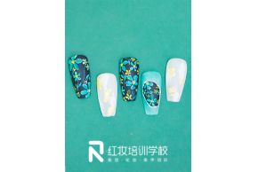 零基础能学美甲吗？海口美甲培训学校学美甲费用贵不贵？