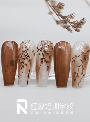 海口美甲师发展前景好吗？红妆学校秋日落叶氛围感美甲作品欣赏