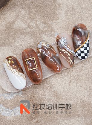 零基础学美甲_海口红妆学校时尚潮流咖色甲作品让你美到指尖