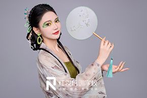 海口红妆化妆培训学校中华缠枝纹薄胎玉壶文物拟妆作品