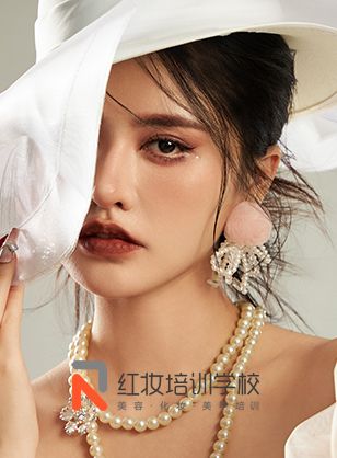 海口哪里学化妆|红妆学校法式复古妆容，简约又高级！