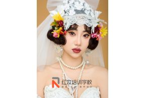 海口红妆学校莫奈油画妆亮相艺术展，模特犹如油画走出